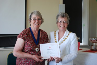 Pauline M Hutchinson receives certificate for 2nd place in Wm Baron Cup
